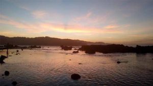 Langit Matahari Terbaru di Pantai Karang Beureum