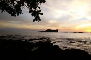 sunset pantai pulo manuk